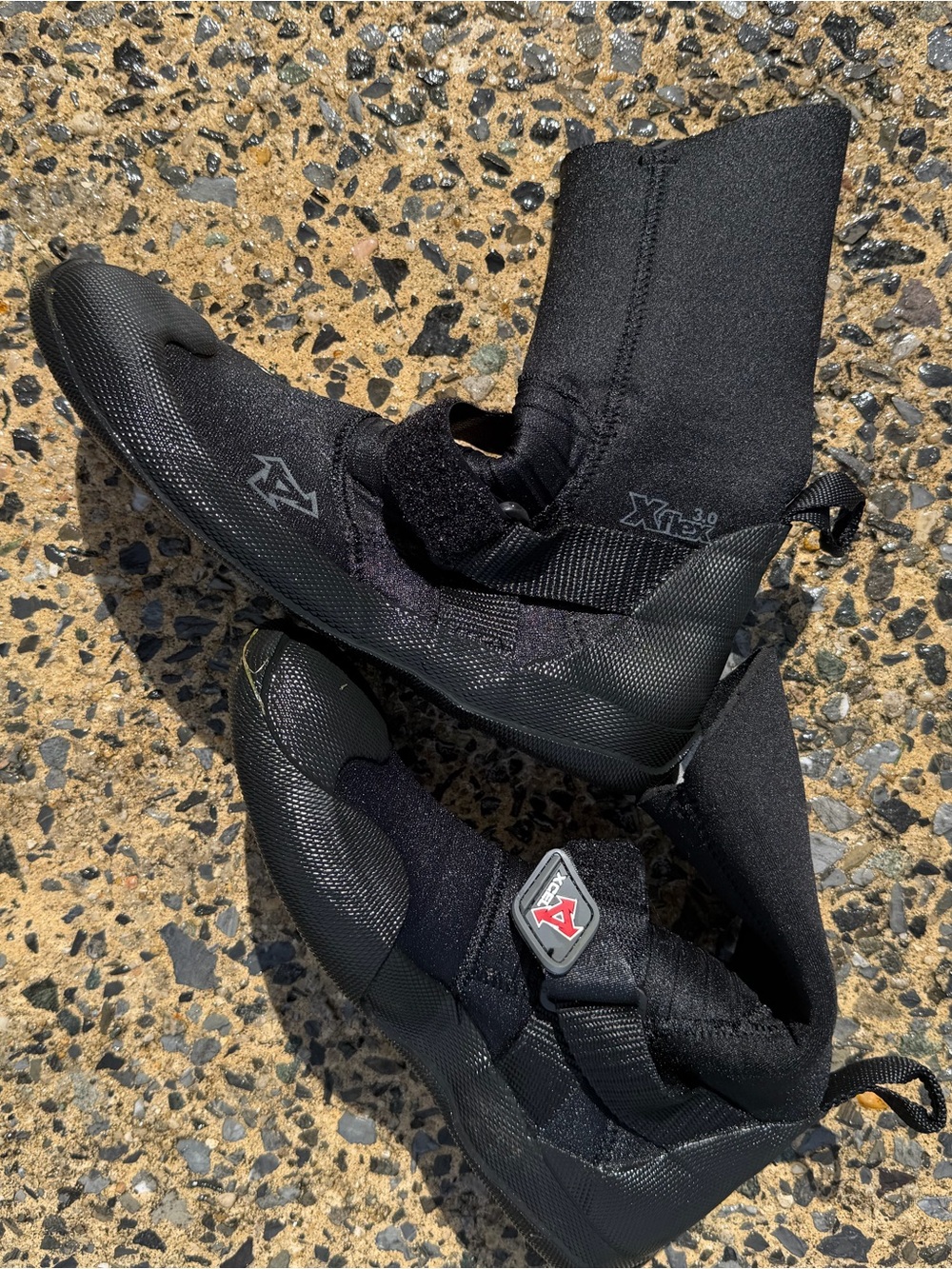 Women’s 8 surf booties Black X-Flex 3.0